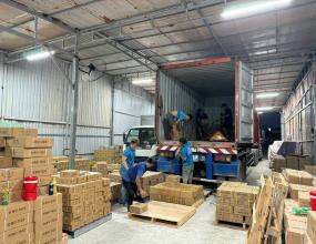 hình ảnh Dịch Vụ Đóng Container Hàng Nước Giải Khát Tại Đức Hòa, Long An
