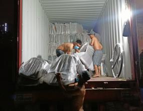 hình ảnh BỐC XẾP XUỐNG CONTAINER BÀN GHẾ THUẬN AN BÌNH DƯƠNG