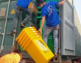 hình ảnh BỐC XẾP HÀNG NHỰA
