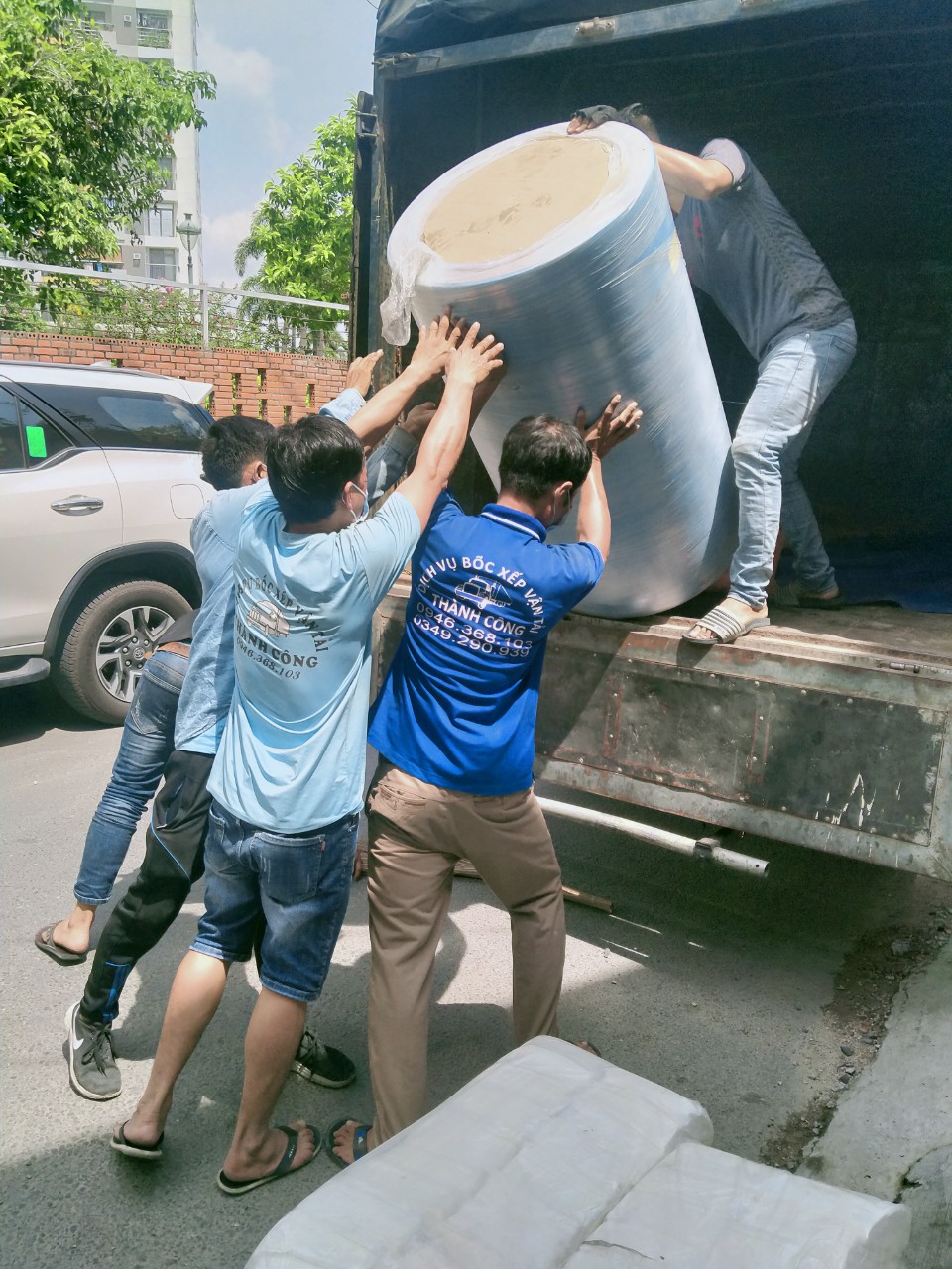 Cho thuê lại nhân công bốc vác số lượng lớn